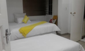 Premium bedding, individually furnished, iron/ironing board, free WiFi - 81 On Manor (Durban)