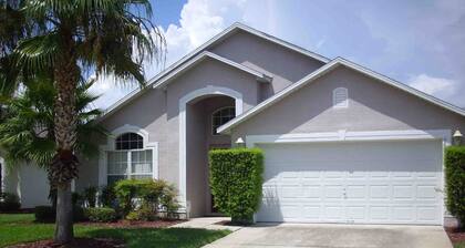 Single Storey 5 Bed 3 Bath Villa with Pool, HD-TV , private beach + WiFi