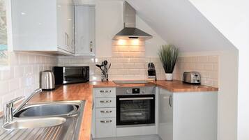 Apartment, 1 Bedroom | Private kitchen