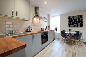 Apartment, 1 Bedroom | Private kitchen | Fridge, microwave, oven, stovetop - The Old Bank - yourapartment (Bristol)