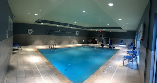 Holiday Inn Express & Suites Warrensburg North by IHG