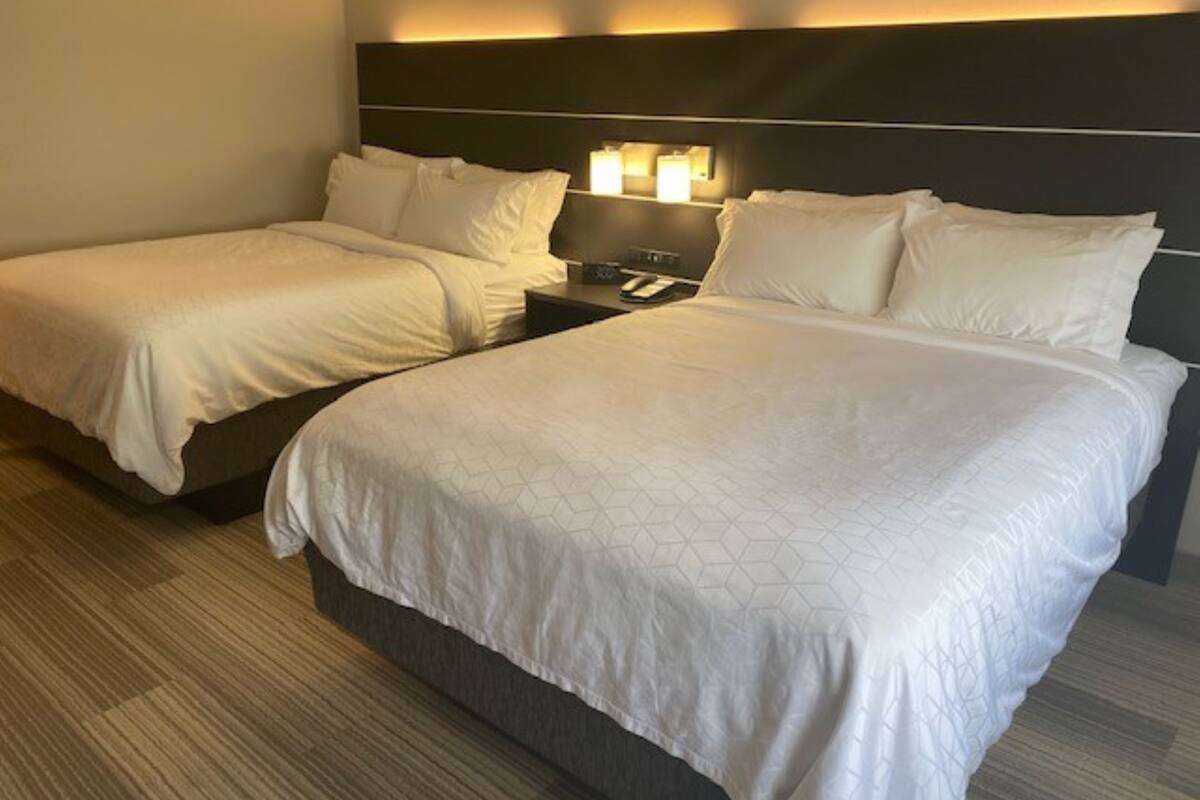 1 bedroom, in-room safe, desk, blackout curtains