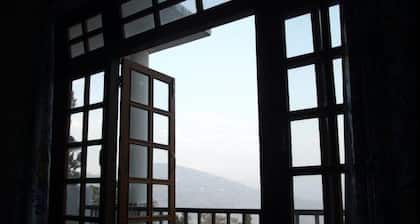 1. The Atrium Park Kalimpong - Room with mountain sunrise view -Parking & wifi