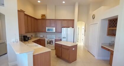 New 3000 Square Feet Golf Executive Home, 20 min to Downtown Orlando!