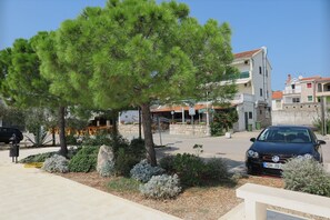 Exterior - Room with a private bathroom R.7. (Jezera)