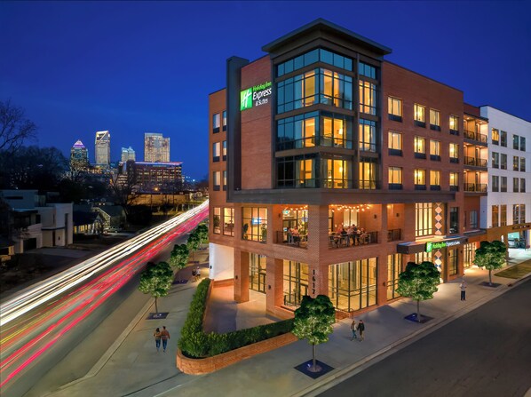 Front of property - Holiday Inn Express & Suites Charlotte - South End by IHG (Charlotte)