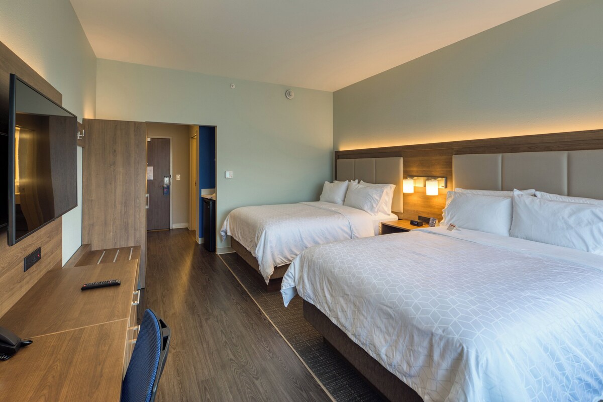 Standard Room, 2 Queen Beds, City View | Premium bedding, in-room safe, desk, laptop workspace