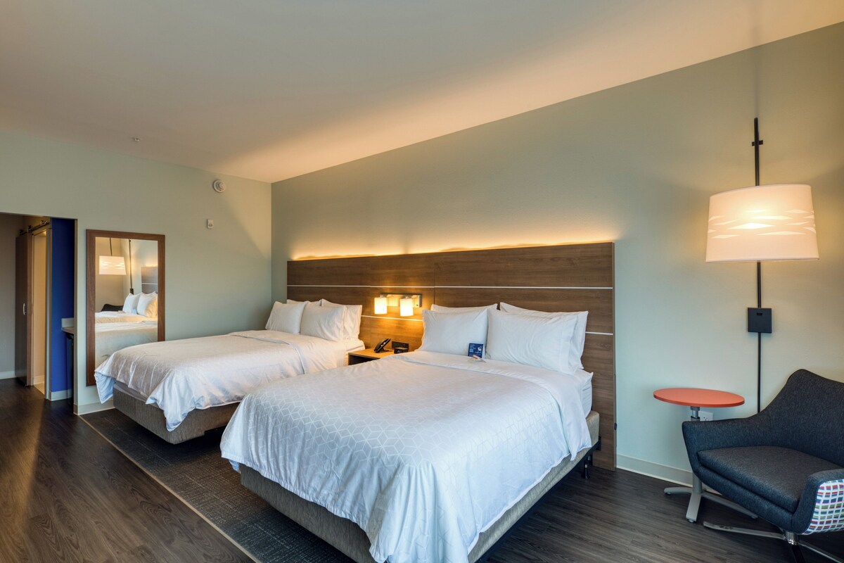 Standard Room, 2 Queen Beds, Mobility Accessible (Roll-In Shower) | Premium bedding, in-room safe, desk, laptop workspace