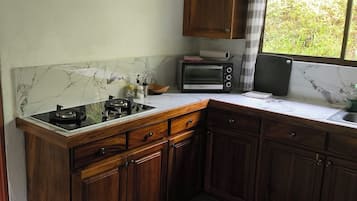 Fridge, coffee/tea maker, toaster, reusable coffee/tea filters