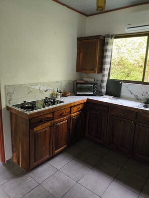 Fridge, coffee/tea maker, toaster, reusable coffee/tea filters