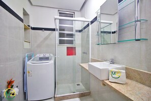 مستلزمات مجانية للعناية الشخصية، مجففات شعر، مناشف