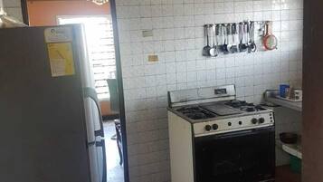 Microondas, lavavajillas y cafetera y tetera