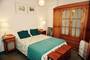 2 chambres, fer et planche à repasser, Wi-Fi gratuit, draps fournis