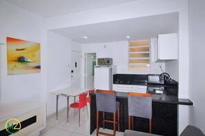 Frigorifero, microonde, macchina per tè/caffè, tostapane