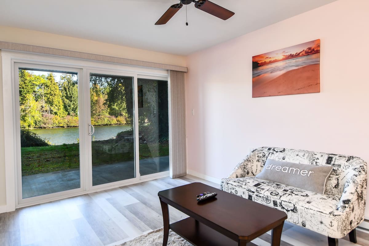 Apartment, 1 Queen Bed, Non Smoking | Premium bedding, Tempur-Pedic beds, desk, laptop workspace
