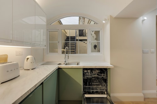 Meridian Place - yourapartment