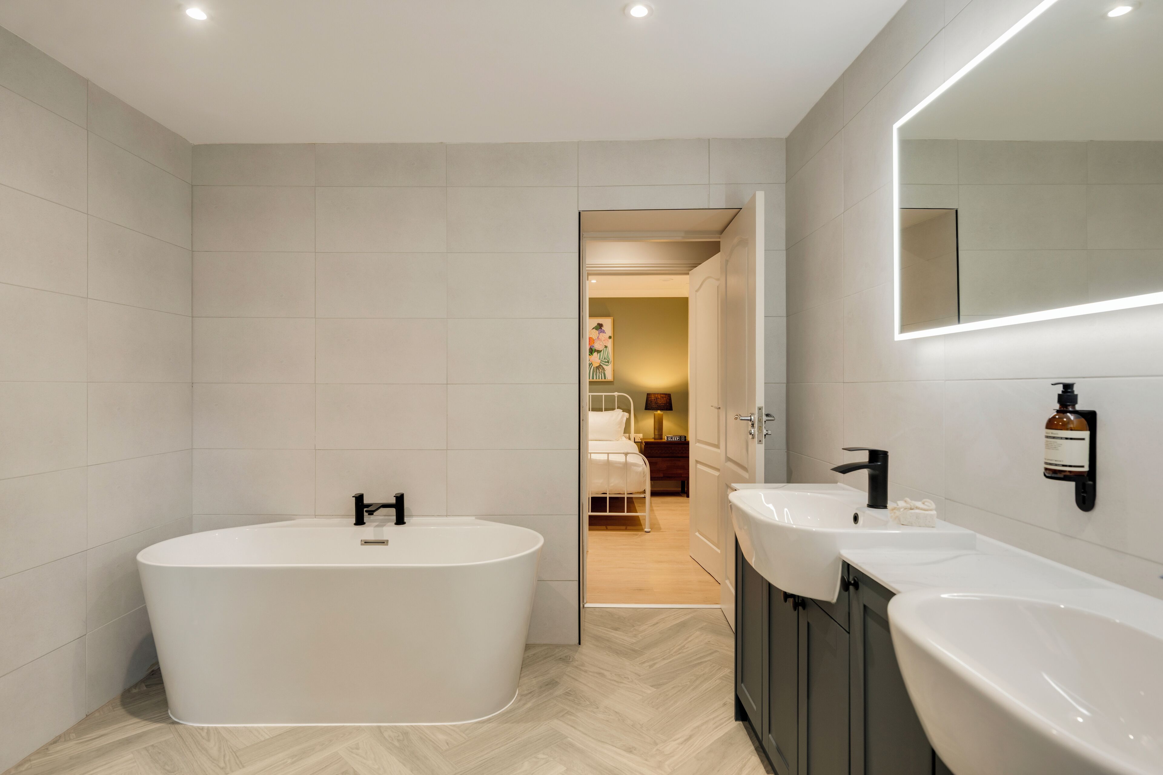 City Apartment, 3 Bedrooms | Bathroom | Separate bathtub and shower, free toiletries, hair dryer, towels