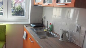 Fridge, oven, electric kettle, cookware/dishes/utensils - Comfortable&Quiet Apartment A in Gdańsk Oliwa (Gdansk)