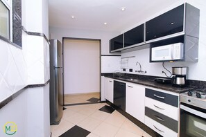 Frigorifero, microonde, forno, macchina per tè/caffè