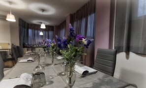 Esmorzar diari d'estil bufet gratuït 