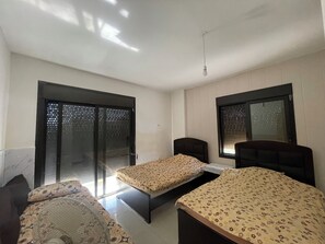 2 bedrooms, premium bedding, blackout curtains, iron/ironing board - Apartment in Jdeideh Beirut (Jdeideh)