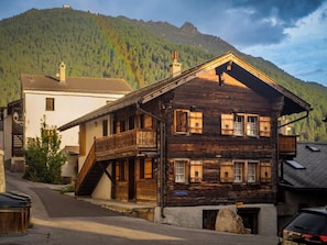 Exterior - Spacious duplex apartment in chalet – Sleeps 8Charming apartment of 96 m² on 2 floors, located in a (St-Luc)