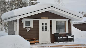 Puolukka saunalla | Blackout drapes, soundproofing, iron/ironing board, free WiFi