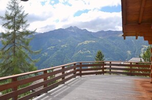 Terrace/patio - Outside : luxury modern apartment on top floor of a chalet, for 6-8 persons, balcony-terrace, beauti (St-Luc)