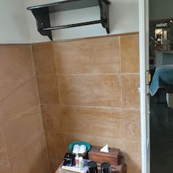 Shower, rainfall showerhead, free toiletries, hair dryer