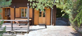 Outside : chalet for 8 persons, balcony and terrace -Inside : 110 sqm, entrance hall, living with co