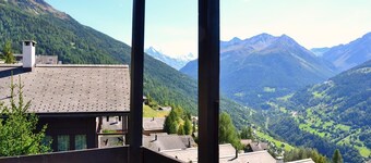 Outside : 2-storey attic flat for 8 persons, balcony with garden furniture -Inside : 90 sqm, entranc