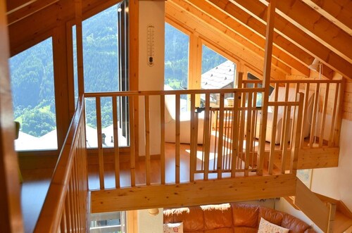 Aussen : 2-stöckige Dachwohnung für 8 Personen, Balkon mit Gartenmöbeln -Innen : 90 qm, Eingangshall