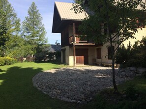 Exterior - Ground floor in chalet between fortified town and slopes + large garden (Briançon)