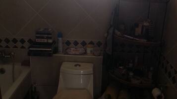 Family House, 3 Bedrooms | Bathroom | Separate tub and shower, deep soaking tub, free toiletries