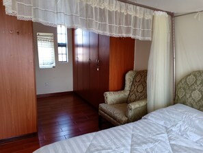 3 bedrooms, individually decorated, individually furnished, free WiFi