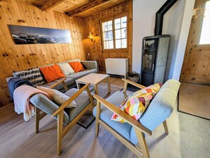 Living area - Outside : 3-storey chalet in the center of the old village, entrance on the 1st floor,for 5 persons, (St-Luc)