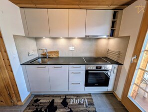 Private kitchen - Outside : 3-storey chalet in the center of the old village, entrance on the 1st floor,for 5 persons, (St-Luc)