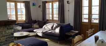 Outside : flat on the 1st floor of the apartment house with a large south terrace (85sqm), for 6 per