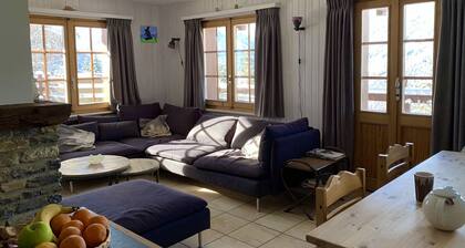 Outside : flat on the 1st floor of the apartment house with a large south terrace (85sqm), for 6 per