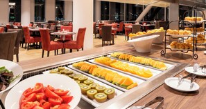 Petit déjeuner à emporter servi tous les jours en supplément