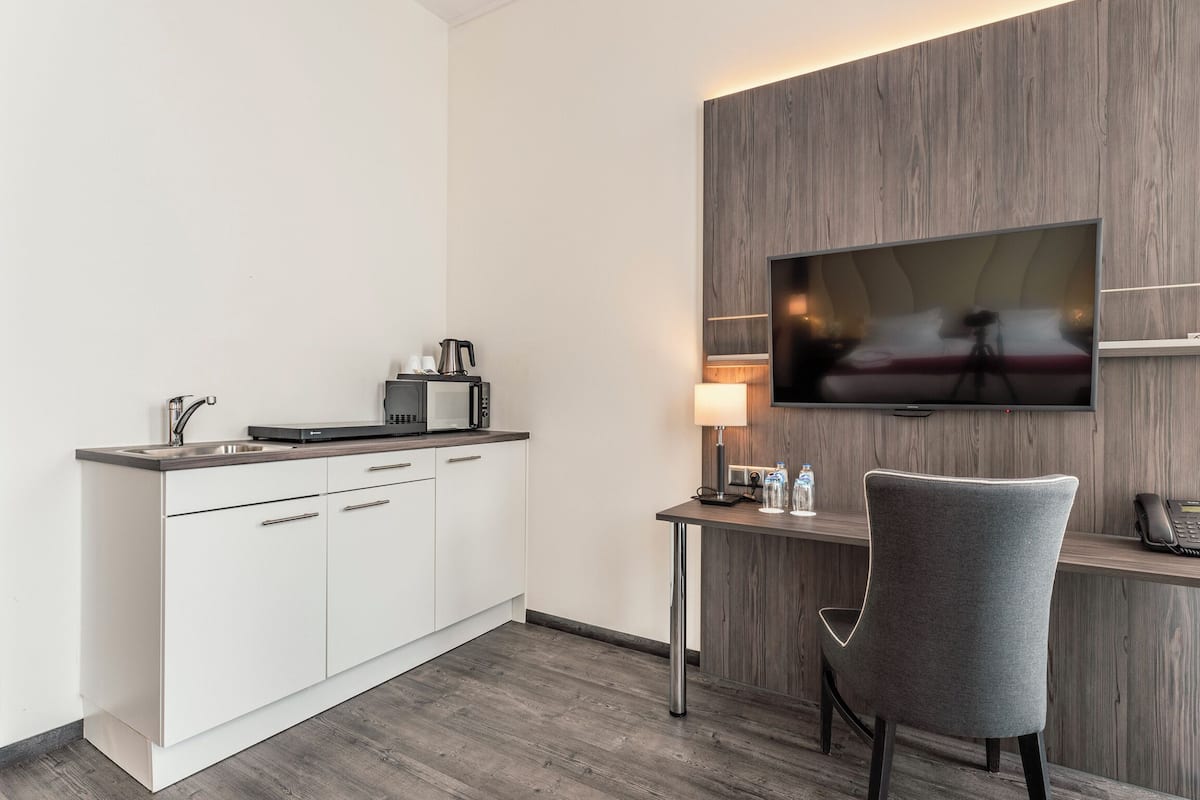 superior studio | private kitchenette | coffee/tea maker