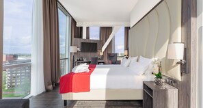 Bar mini, peti besi dalam bilik, kalis bunyi, seterika/papan seterika