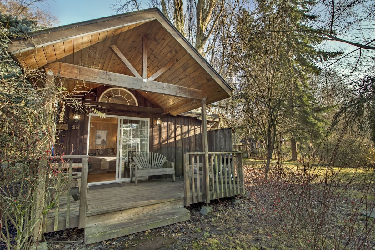 Classic Cabin, 1 Queen Bed, Non Smoking, Garden View | Terrace/patio
