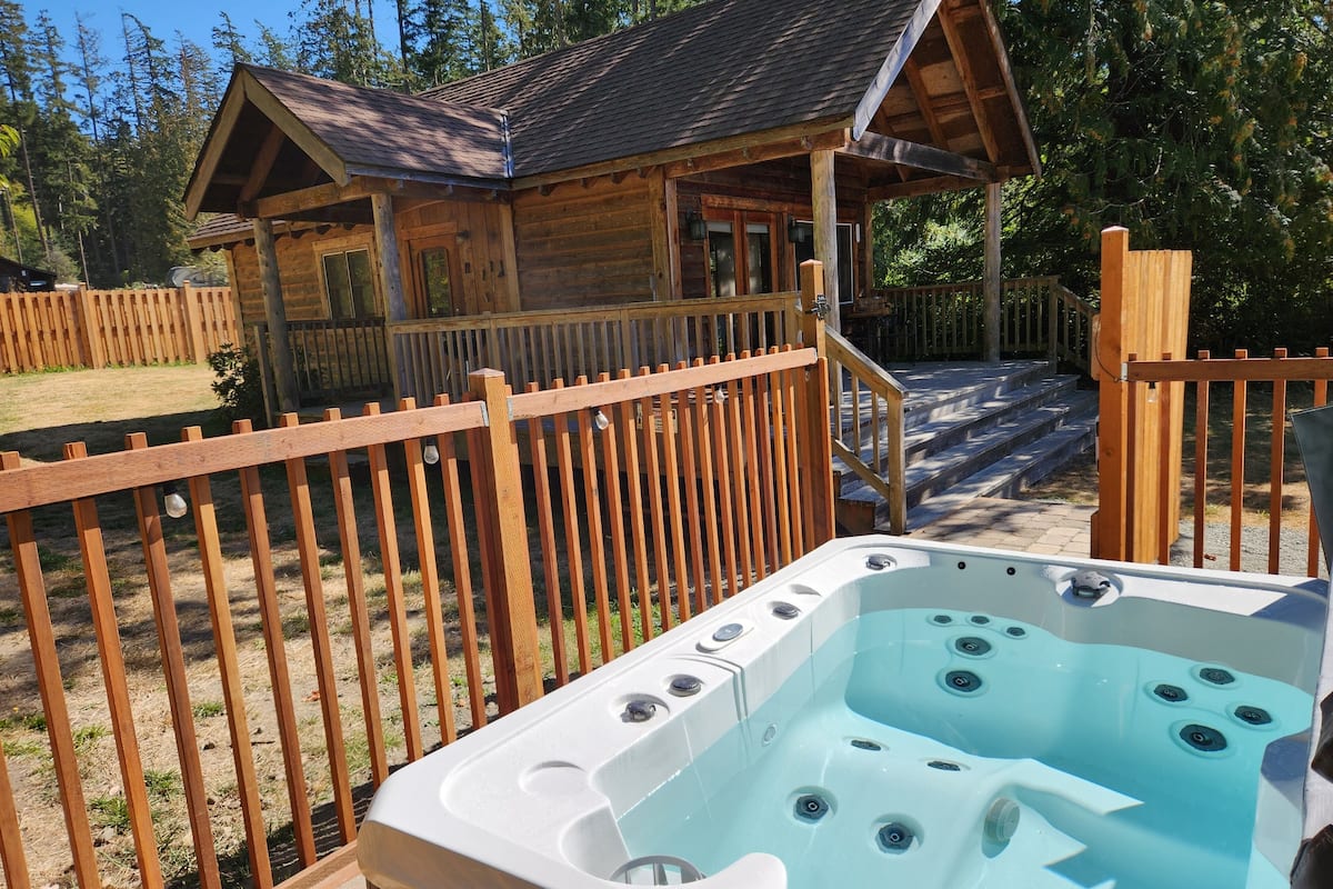 Deluxe Cabin, 1 Queen Bed, Hot Tub, Partial Sea View (No Pets) | Terrace/patio