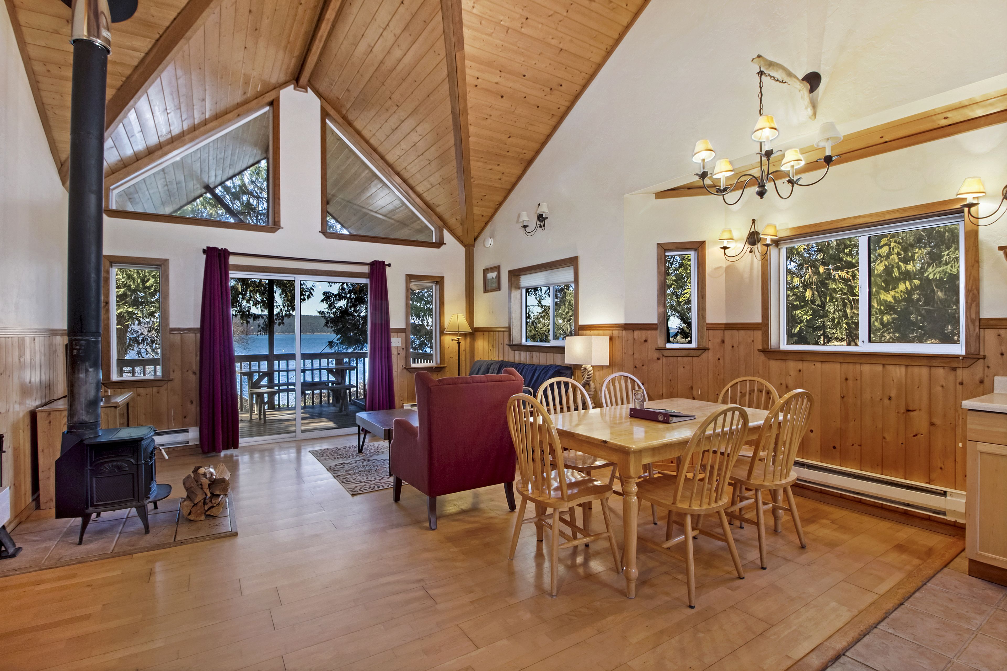 Deluxe Cabin, 2 Bedrooms, Non Smoking, Ocean View (No Pets) | Living area | Table tennis