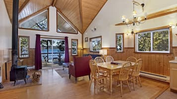 Deluxe Cabin, 2 Bedrooms, Non Smoking, Ocean View (No Pets) | Living area | Table tennis