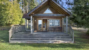 Deluxe Cabin, 1 Queen Bed, Hot Tub, Partial Sea View (No Pets) | Terrace/patio