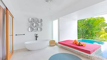 Standard-huone, 1 suuri parisänky, yksityinen uima-allas (Plunge Pool - Adults Only) | Oleskelualue | 40–tuumainen äly-TV, jossa digitaalikanavat