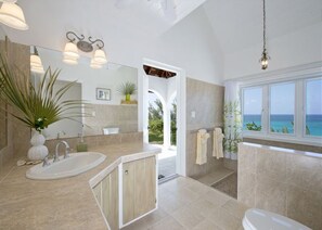 House, 3 Bedrooms | Bathroom