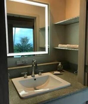 Huis, meerdere bedden (Plage Rose (Main House)) | Badkamer